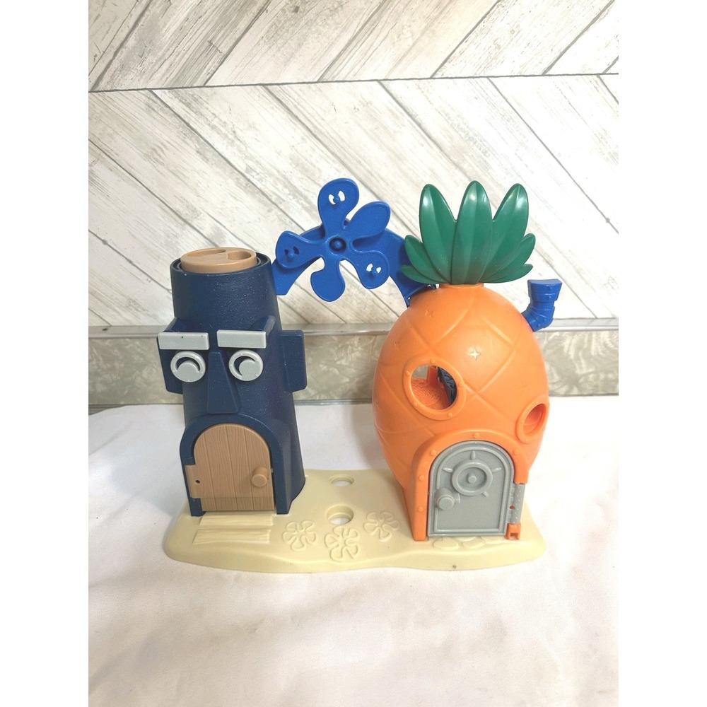 Bikini Bottom SpongeBob Squarepants Playset Pineapple Tiki House